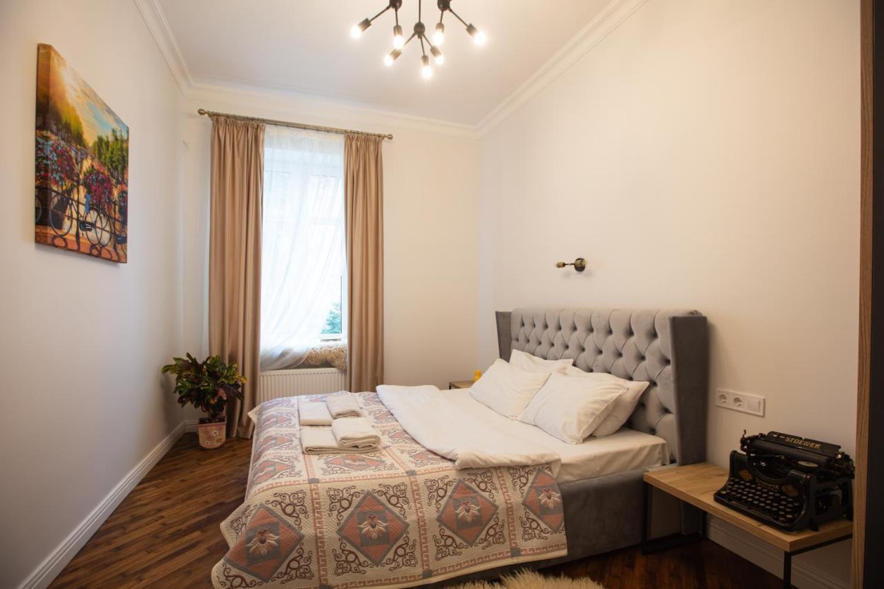 Friends House- Сучасні Апартаменти В Центрі Львова ภายนอก รูปภาพ