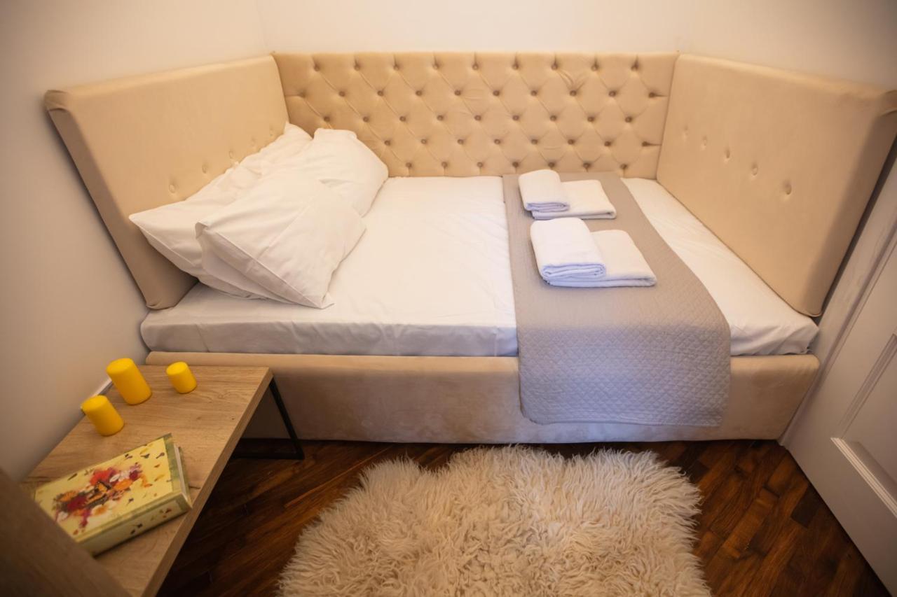 Friends House- Сучасні Апартаменти В Центрі Львова ภายนอก รูปภาพ