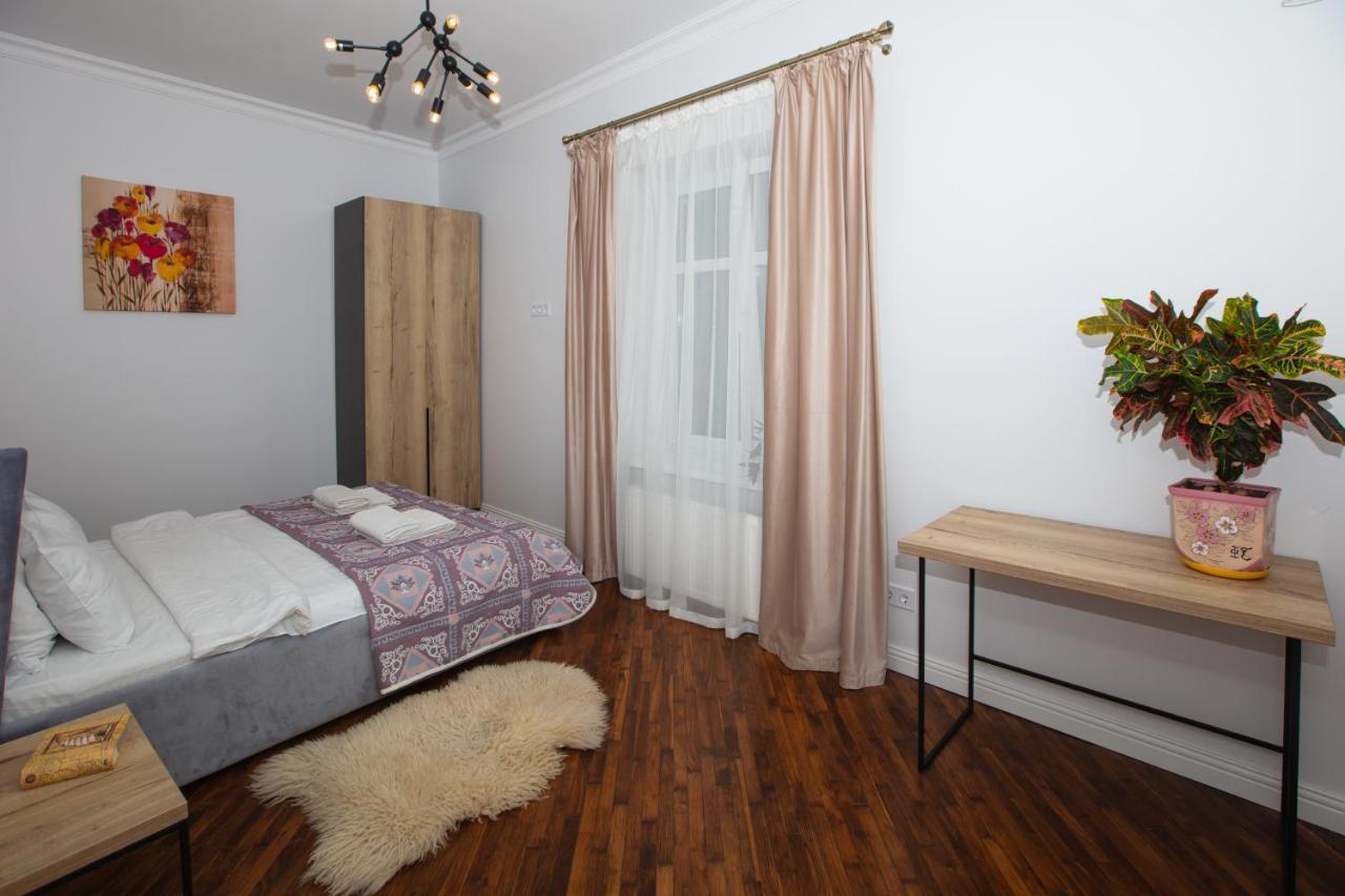 Friends House- Сучасні Апартаменти В Центрі Львова ภายนอก รูปภาพ