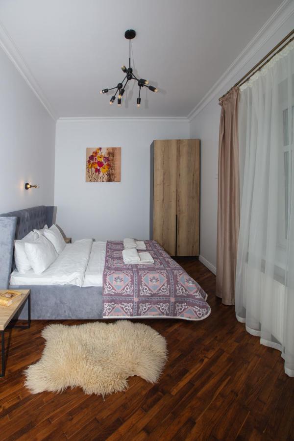 Friends House- Сучасні Апартаменти В Центрі Львова ภายนอก รูปภาพ
