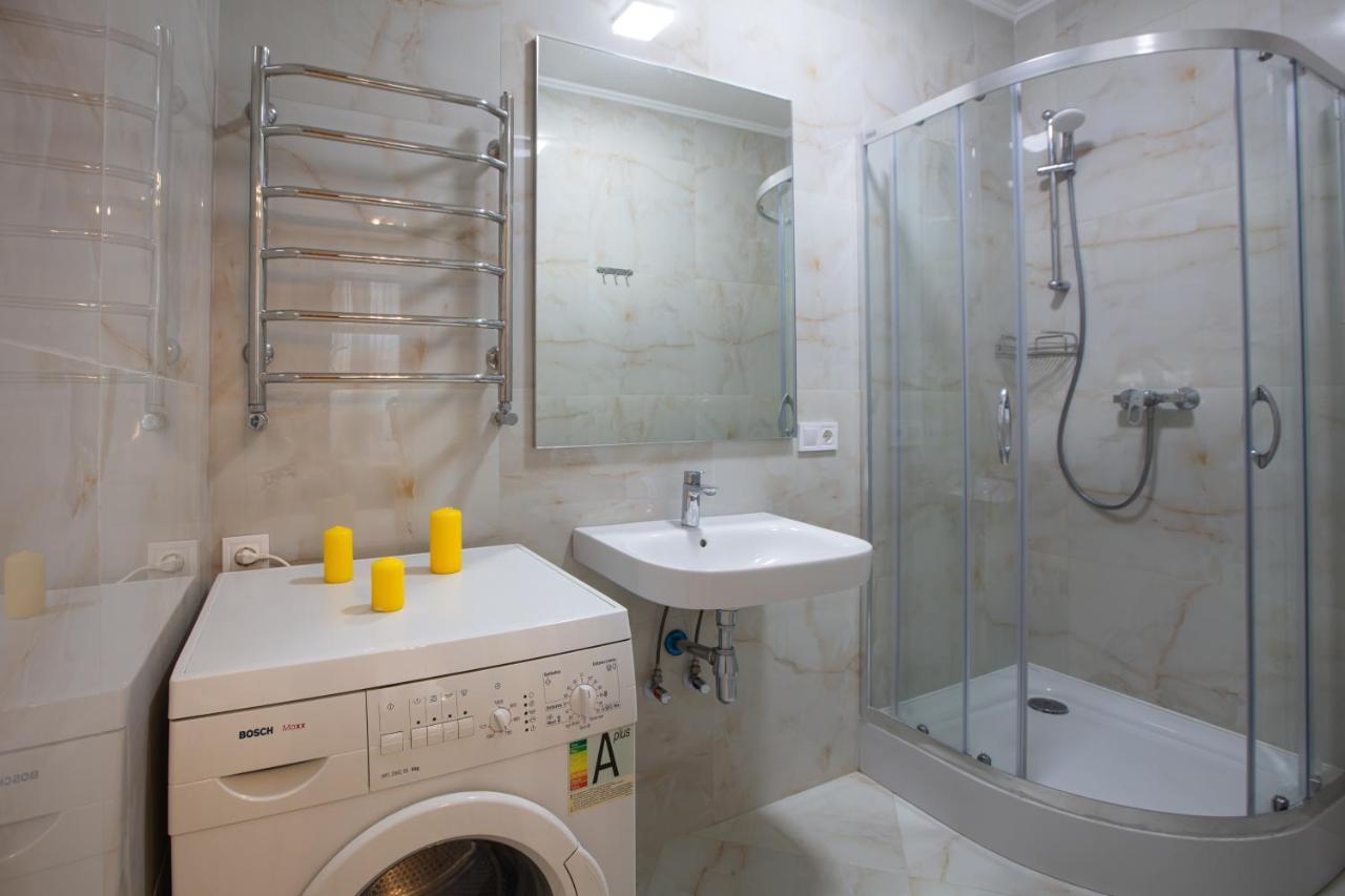 Friends House- Сучасні Апартаменти В Центрі Львова ภายนอก รูปภาพ