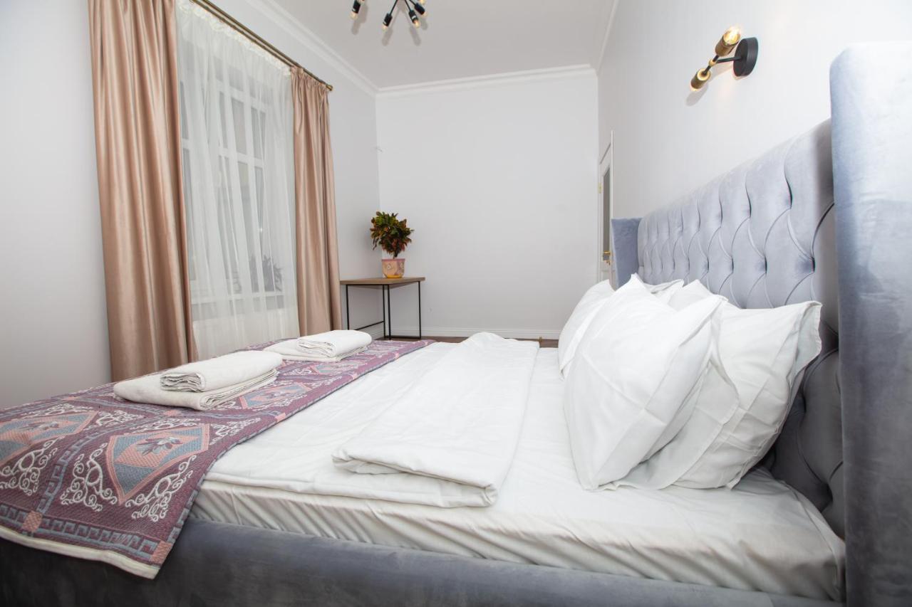 Friends House- Сучасні Апартаменти В Центрі Львова ภายนอก รูปภาพ