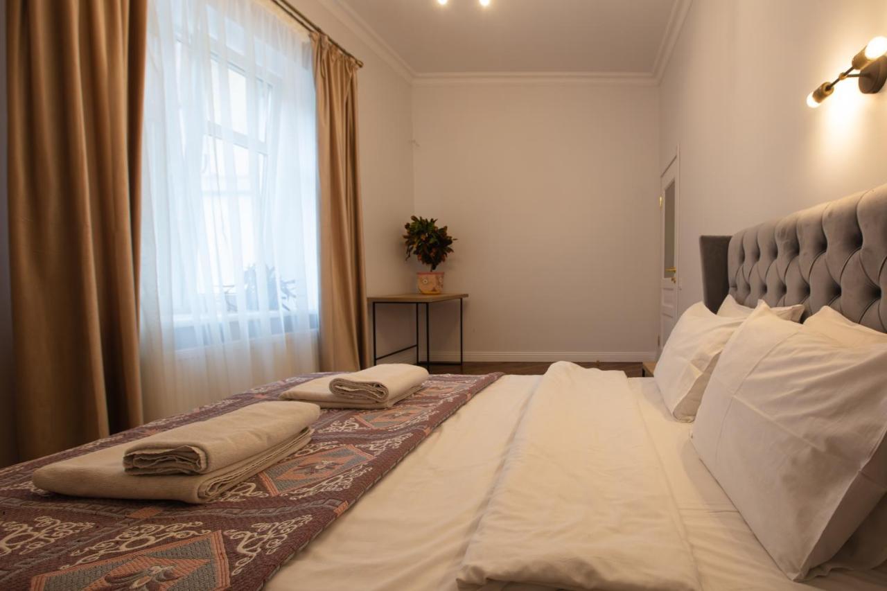 Friends House- Сучасні Апартаменти В Центрі Львова ภายนอก รูปภาพ