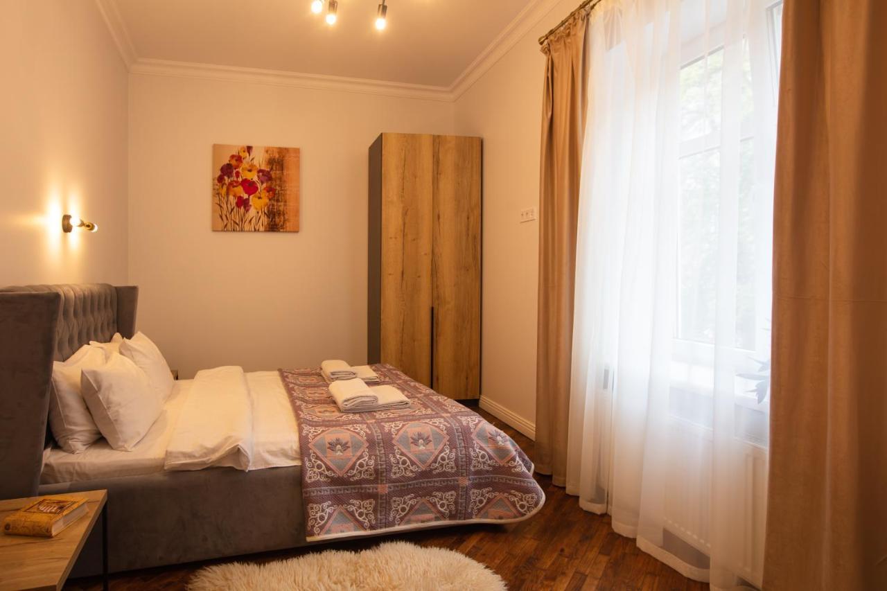 Friends House- Сучасні Апартаменти В Центрі Львова ภายนอก รูปภาพ
