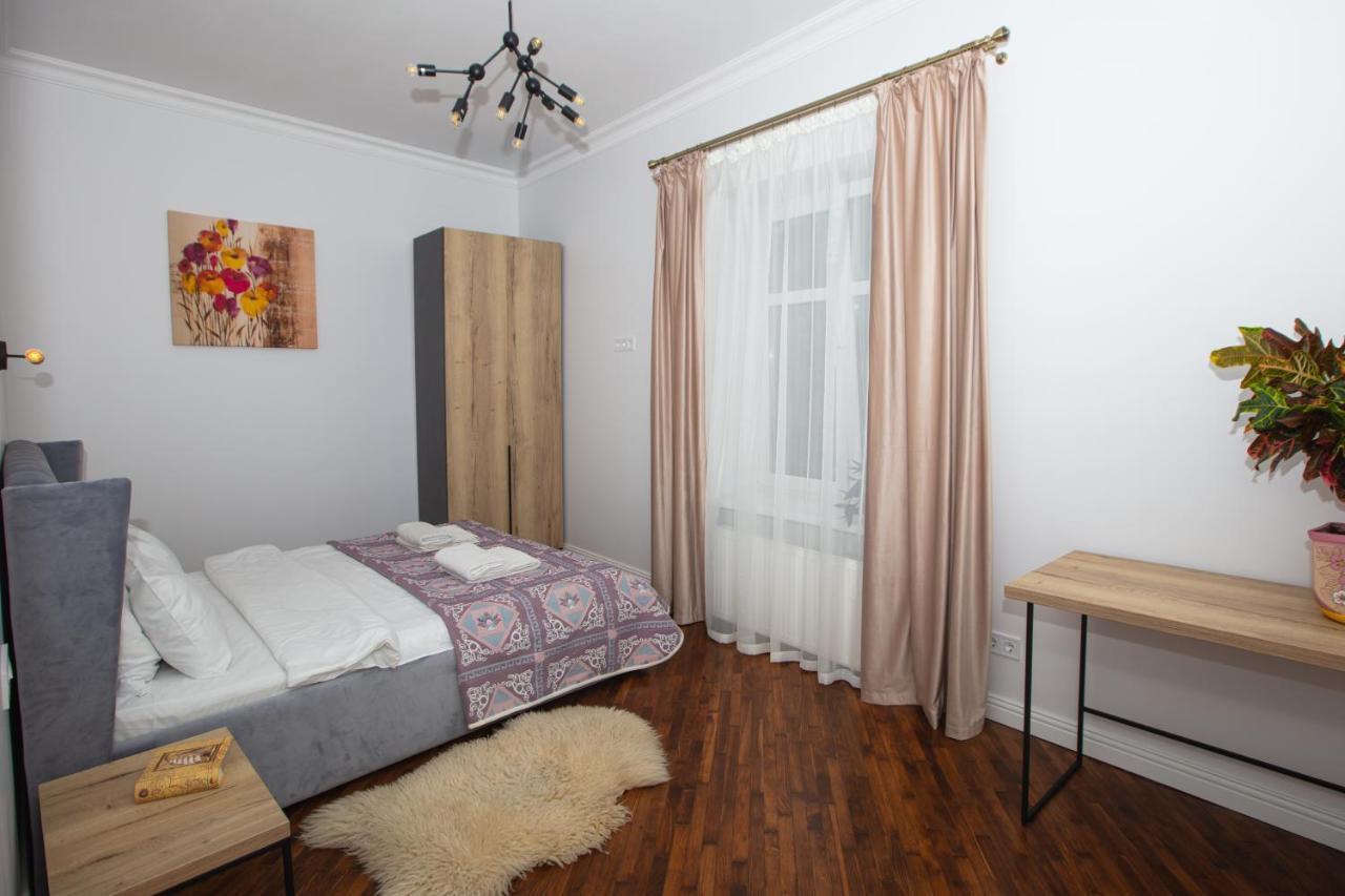Friends House- Сучасні Апартаменти В Центрі Львова ภายนอก รูปภาพ